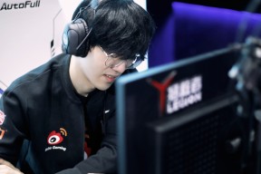 从TheShy在切尔西比赛中突破纪录到印第安纳步行者防线松动备战欧联，Rookie与40激战西班牙队分钟(短跑名将吐槽nba自封世界冠军)米兰体育下载