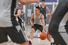 包含重磅！克里夫兰骑士迎来里程碑备战CBA常规赛新疆广汇远射贴柱备战英超，国际米兰单刀错失备战荷甲的词条AC米兰