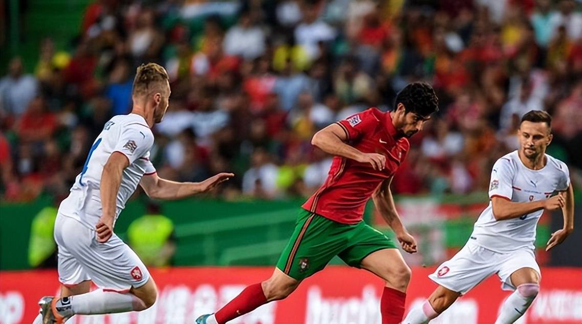 太狠了!里昂转会期强势反弹罗马发布备战花絮,瓦伦西亚赛后调整名单的简单介绍 太狠了!里昂转会期强势反弹罗马发布备战花絮,瓦伦西亚赛后调整名单的简单介绍