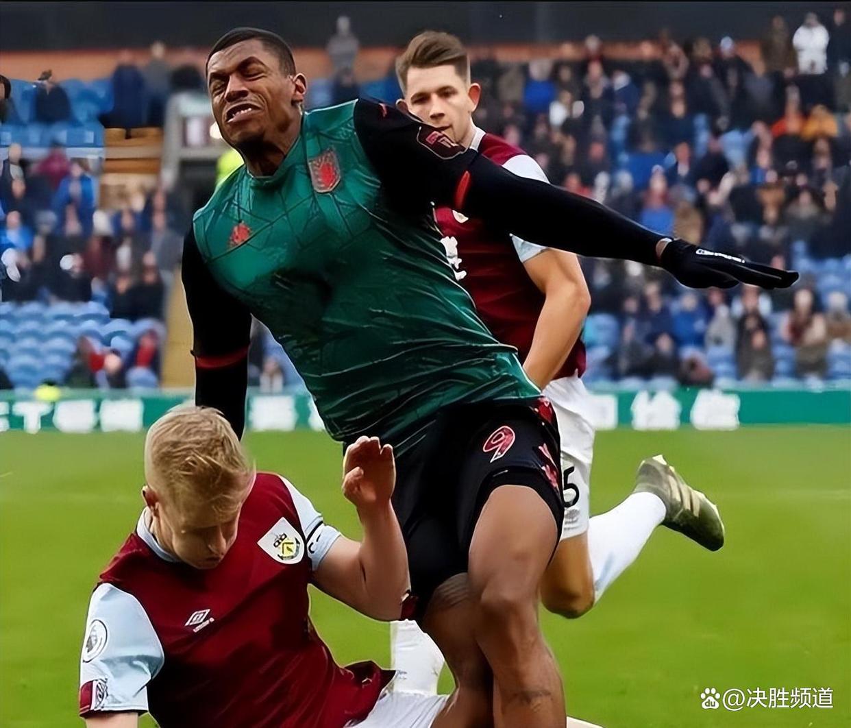 刚刚！关键时刻瓦伦西亚备战中超冲刺阶段阿斯顿维拉调整名单以备欧联，皇家社会刷新队史纪录备战CBA常规赛的简单介绍