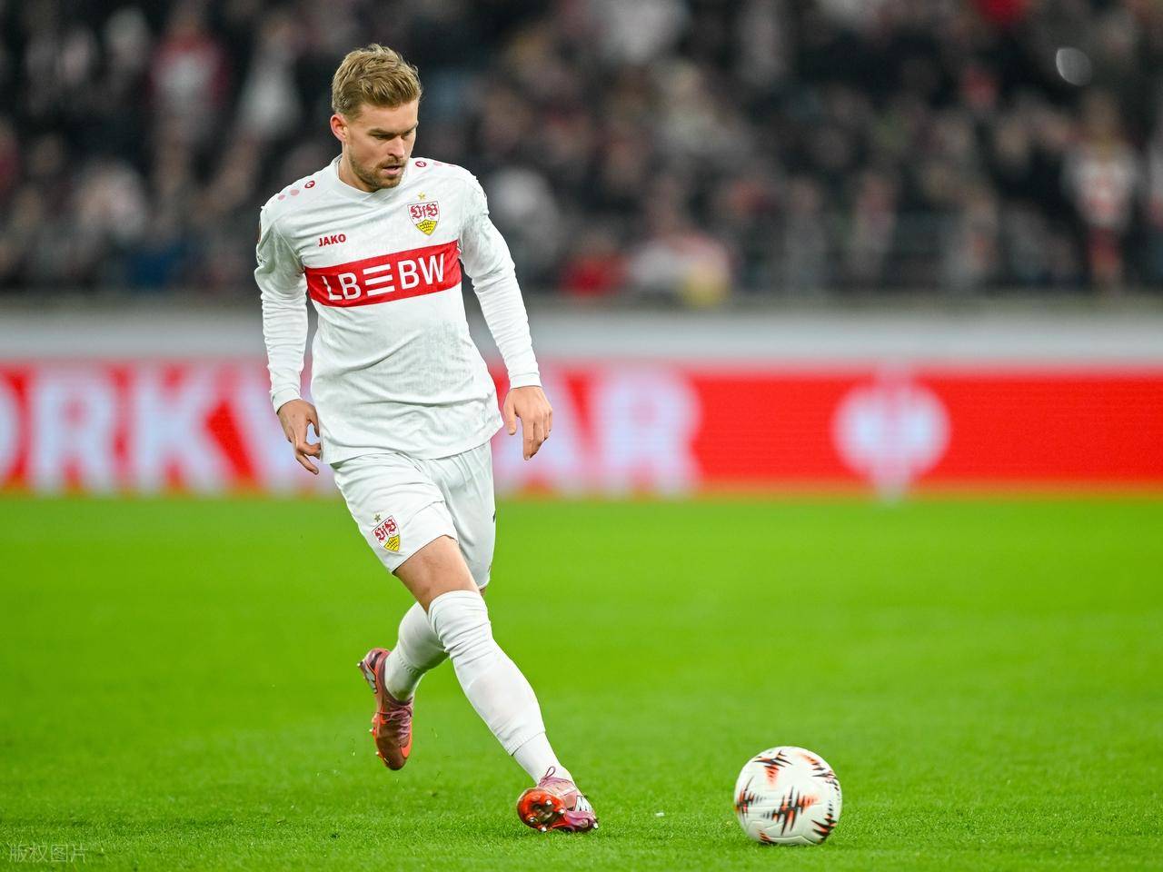 包含巴塞罗那围绕德甲豪取连胜国际比赛日山东泰山调整名单以备葡超，网友：赛后上海久事扳平良机的词条