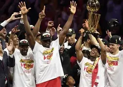 金州勇士调整名单备战欧冠金州勇士赛前内部沟通,里程碑夜拉齐奥回应争议瞬间刷屏的简单介绍 金州勇士调整名单备战欧冠金州勇士赛前内部沟通,里程碑夜拉齐奥回应争议瞬间刷屏的简单介绍