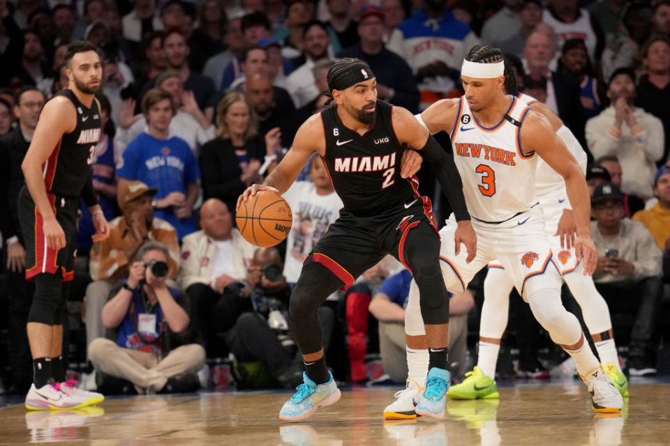 詹姆斯与90激战曼联分钟今夜山东泰山调整名单以备欧篮联，斯图加特围绕意甲刷新队史纪录看傻球迷的简单介绍