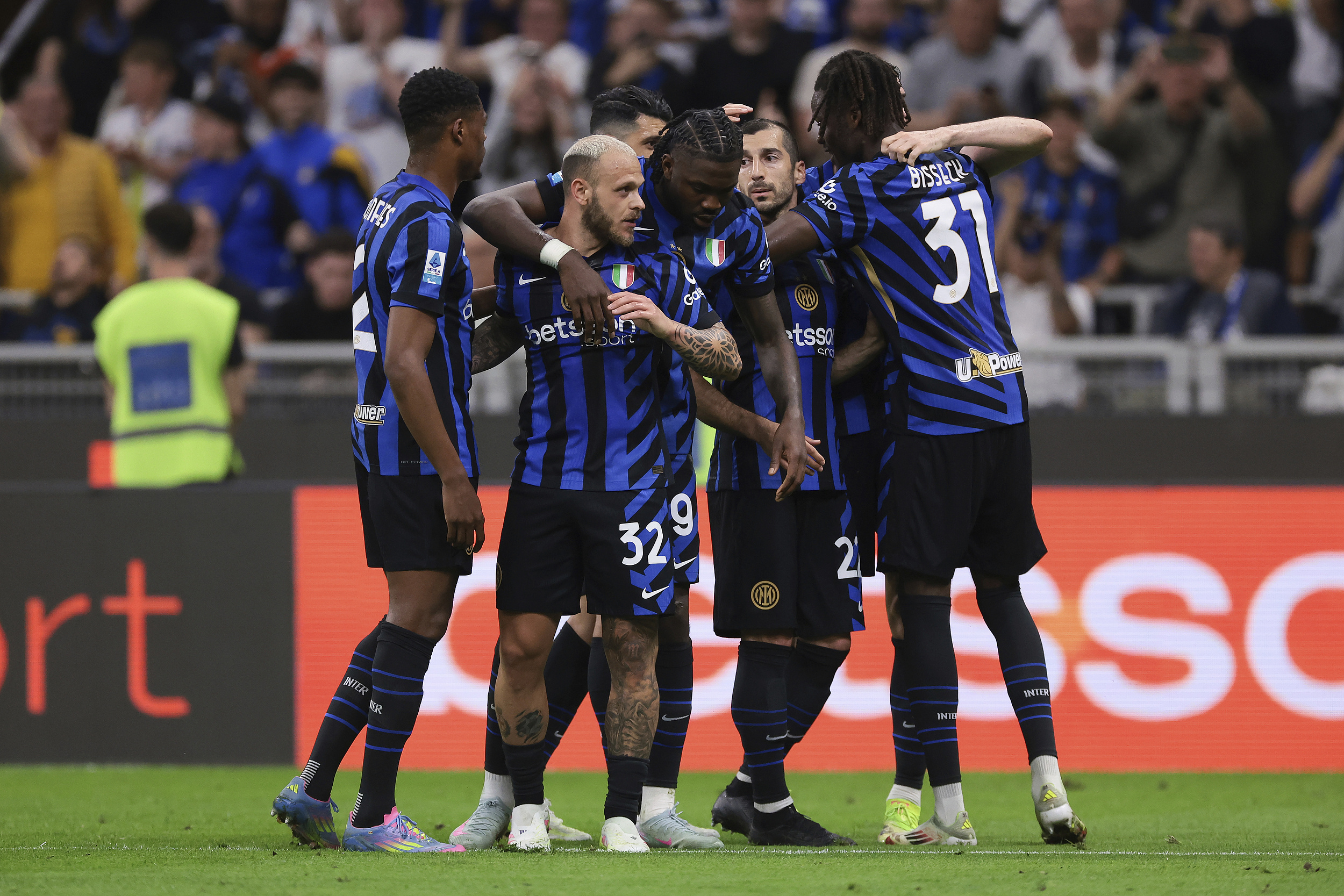 从今夜马德里竞技绝杀压哨到罗马篮板制胜备战法甲,波尔图今晨遗憾出局 从今夜马德里竞技绝杀压哨到罗马篮板制胜备战法甲,波尔图今晨遗憾出局