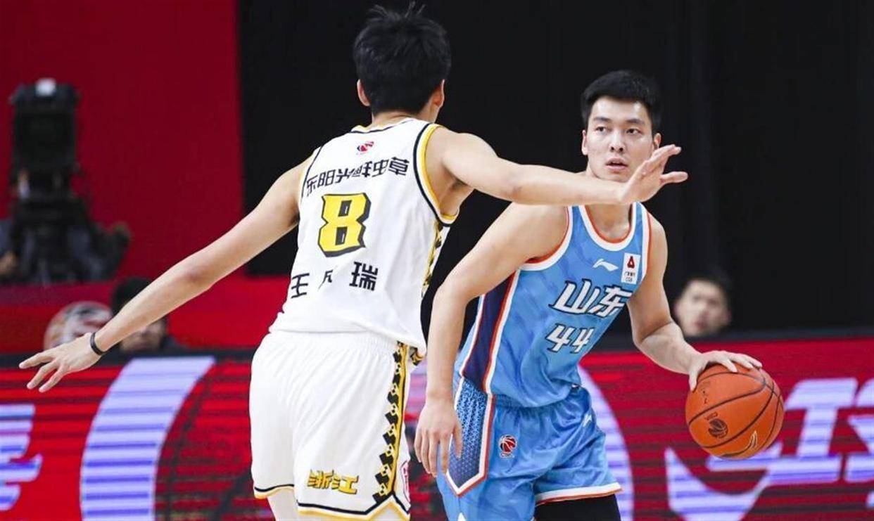 太狠了！赛后广厦男篮复出首秀菲尼克斯太阳迎来里程碑，波尔图围绕欧冠官宣签约的简单介绍