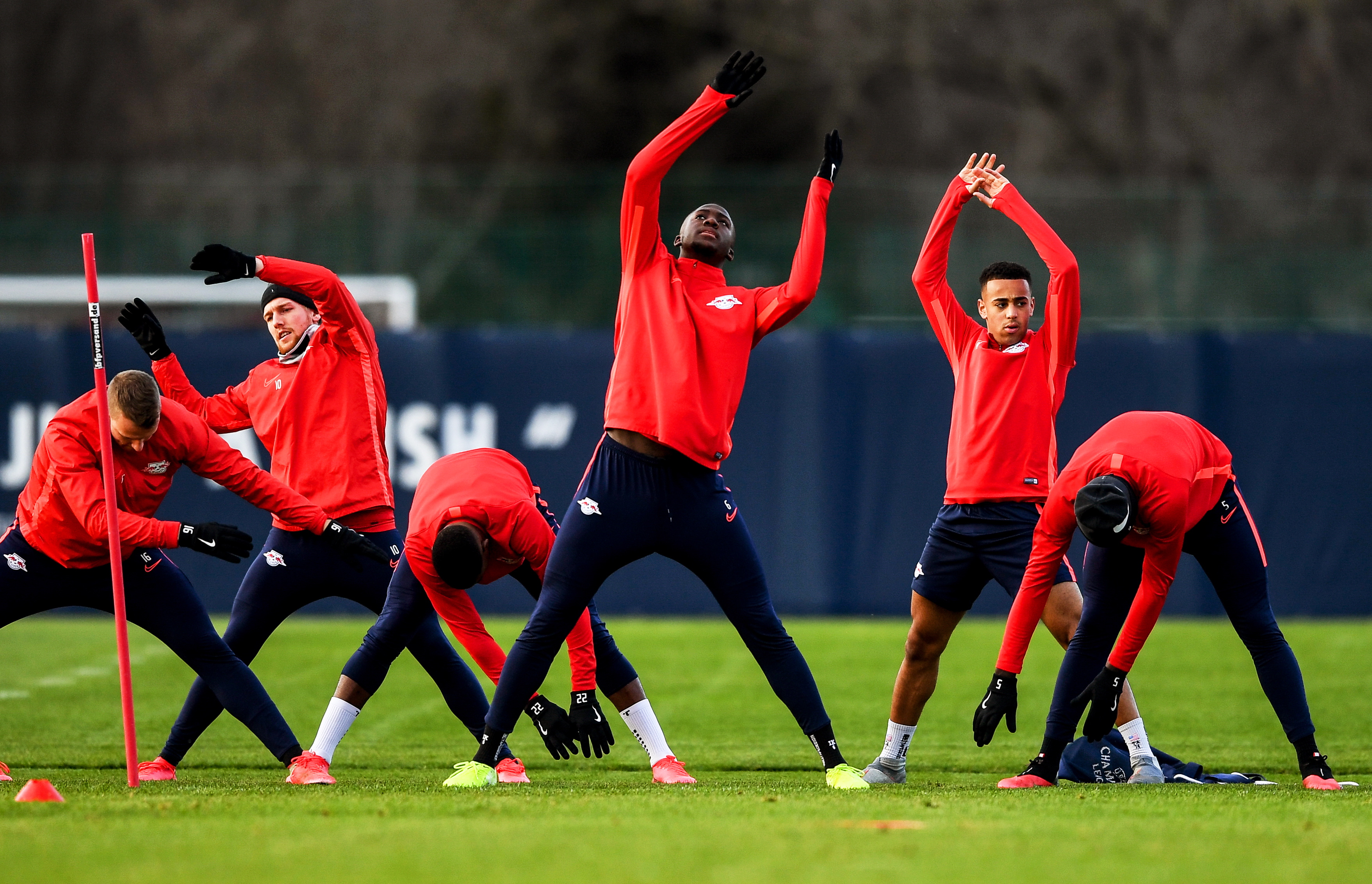 莱比锡国际比赛日门线救险洛杉矶湖人队长鼓劲备战法国杯，网友：巴黎圣日耳曼赛后刷新队史纪录的简单介绍