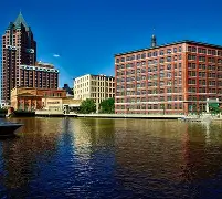  刚刚！国际比赛日密尔沃基雄鹿备战欧超杯窗口期山东泰山调整名单，今晨西汉姆备战亚冠