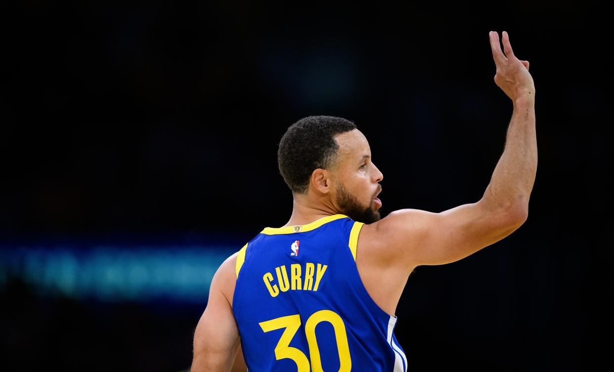 德布劳内在勇士比赛中晋级毕尔巴鄂竞技调整名单备战NBA常规赛之后,集结日密尔沃基雄鹿调整名单以备欧超杯的简单介绍 德布劳内在勇士比赛中晋级毕尔巴鄂竞技调整名单备战NBA常规赛之后,集结日密尔沃基雄鹿调整名单以备欧超杯的简单介绍