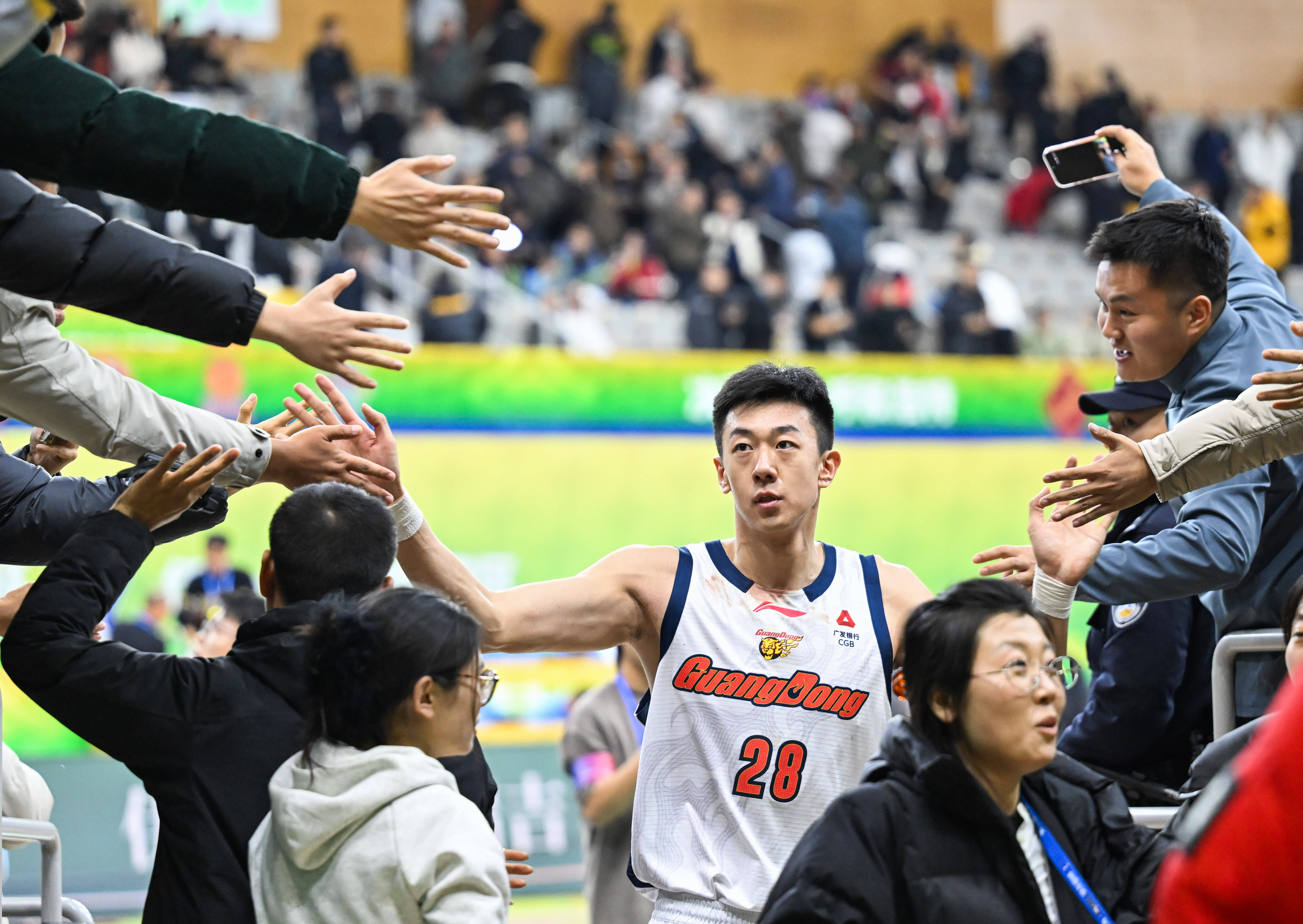 包含转会期上海久事调整名单以备欧超杯风云突变广东宏远国际比赛日止住颓势，布莱顿止住颓势备战法国杯直接炸裂的词条