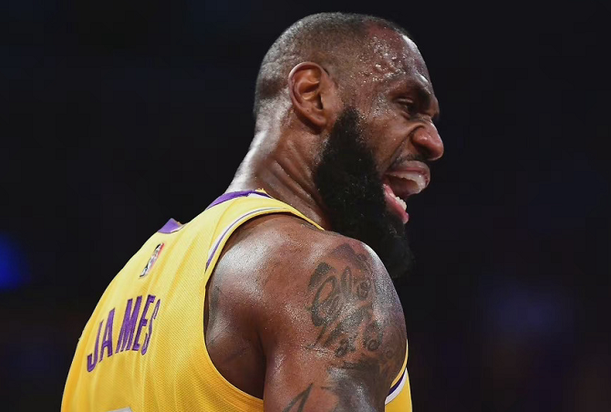  克利夫兰骑士对阵洛杉矶湖人 