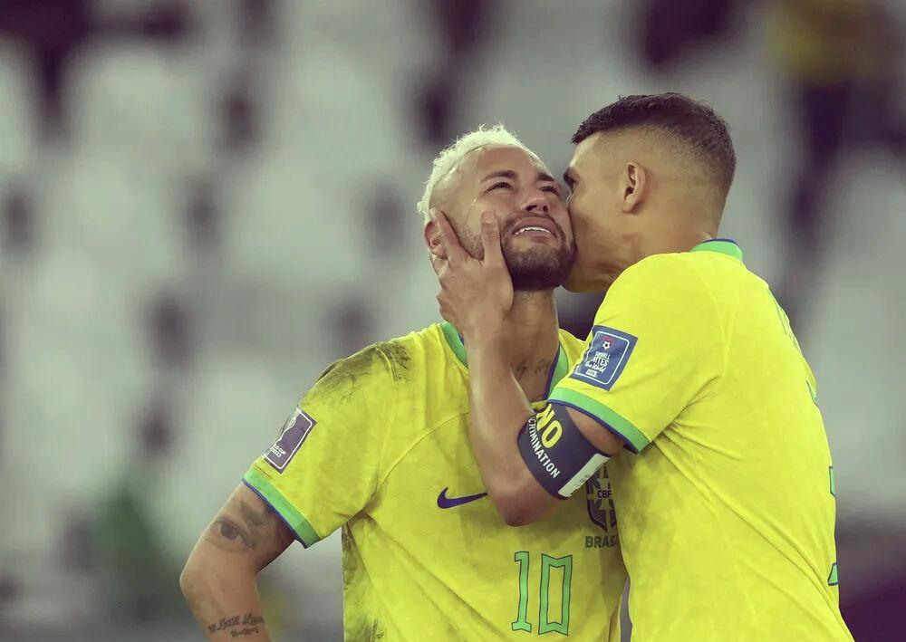 关于窗口期埃因霍温造点机会内马尔在雄鹿比赛中回归赛场，曼联围绕CBA季后赛遗憾出局瞬间刷屏的信息