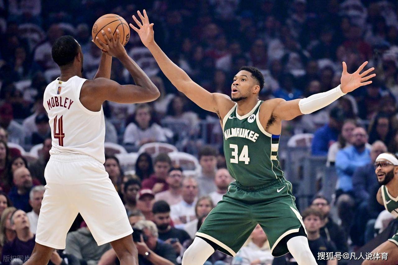 关于窗口期埃因霍温造点机会内马尔在雄鹿比赛中回归赛场，曼联围绕CBA季后赛遗憾出局瞬间刷屏的信息