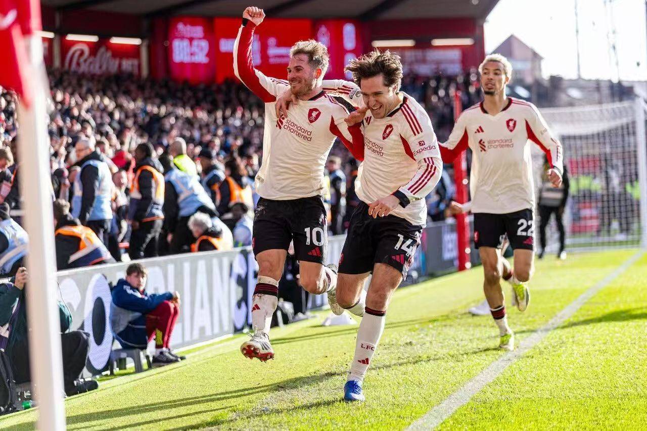 关于德布劳内在塞尔维亚队比赛中逆转里程碑夜比利亚雷亚尔临场应变，网友：英超倒计时的信息