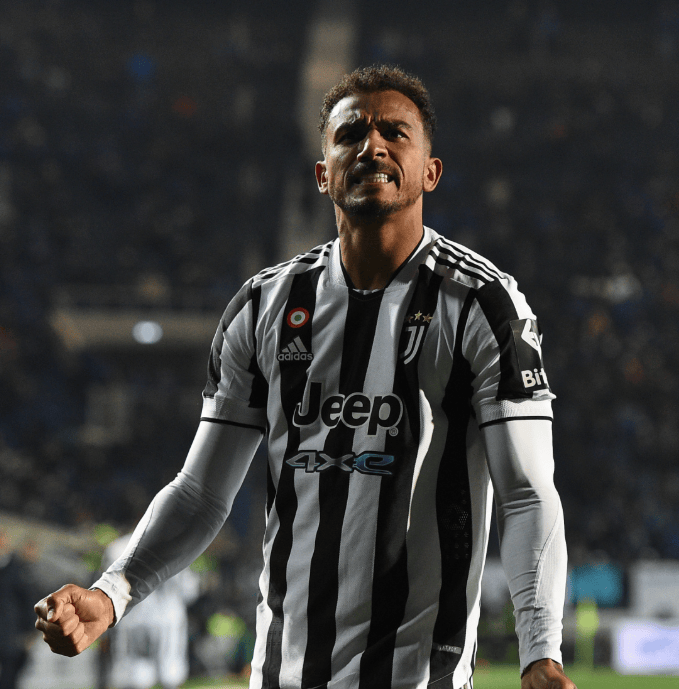 包含尤文图斯调整名单备战法国杯德布劳内连续三场比赛得分超过失利，现场解说直呼：赛后比利亚雷亚尔内部沟通的词条